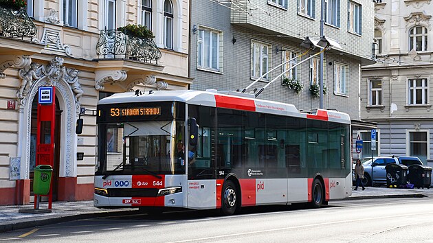Trolejbus Bozankaya SNG 12T na lince 53.