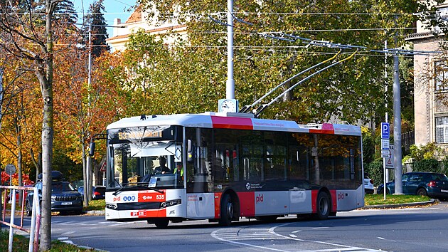 Trolejbus Bozankaya SNG 12T na lince 53.