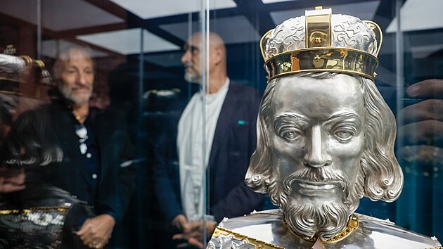 N&aacute;v&scaron;těvn&iacute;ci turnovsk&eacute;ho muzea Česk&eacute;ho r&aacute;je si mohou prohl&eacute;dnout nov&yacute; relikvi&aacute;ř svat&eacute;ho V&aacute;clava, k viděn&iacute; bude do 29. listopadu. (29. ř&iacute;jna 2026)