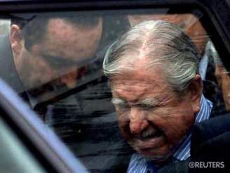 Pinochet zaal rozprodávat své cennosti, aby ml na zaplacení út.