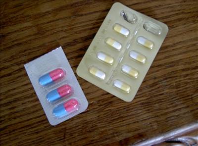 Tabletka obsahuje látku mifepriston zabraující tvorb hormonu progesteronu, který je nezbytný k udrení thotenství. Ilustraní foto.