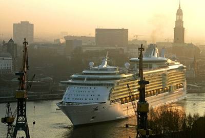 Nejvtí osobní lo na svt "Freedom of the Seas" piplula do Hamburku.