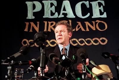 éf vyjednava Sinn Fein Martin McGuinness