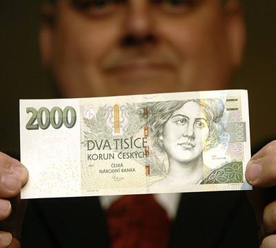 NB pedstavila nové bankovky v hodnot 2000 korun.