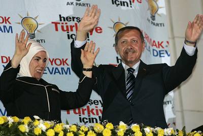 Turecký premiér Recep Erdogan s manelkou.