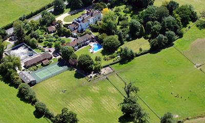 Letecký pohled na farmu v jiní Anglii, kde se objevila slintavka a kulhavka.