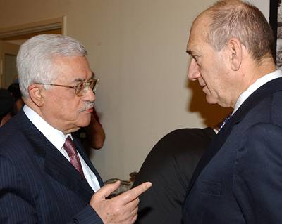 Palestinský prezident Mahmúd Abbás jedná s izraelským premiérem Ehudem Olmertem.