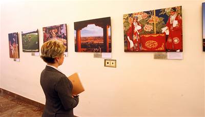 Výstava v Poslanecké snmovn prezentuje ínu jako zemi na "technologicky, kulturn a eticky rozvinuté úrovni."