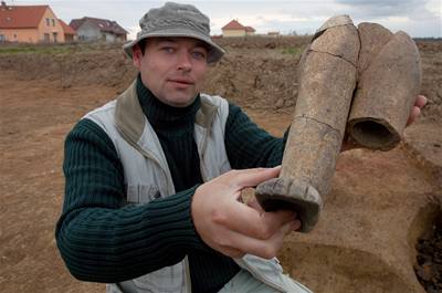 enská plastika, kterou objevili archeologové minulý týden v Maovicích u Znojma, je nejvtí svého druhu ve stední Evrop.