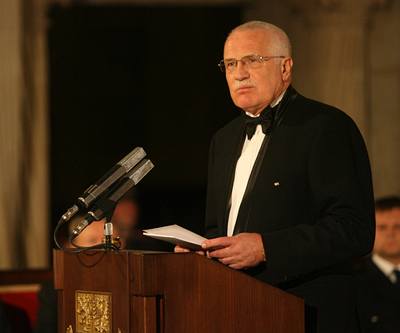 Prezident Václav Klaus pi projevu u píleitosti státního svátku.