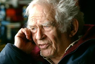 Názor na kadý problém. Americký spisovatel Norman Mailer ve svých knihách asto vyslovoval názory velmi kontroverzní a provokativní.