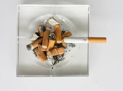 Desetiprocentní zdraení cigaret vede ke sníení spoteby o ti a pt procent.