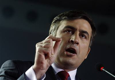 Gruzínský prezident Michail Saakavili se prohlásil vítzem voleb jet ped koncem sítání hlas. Opozice protestuje.