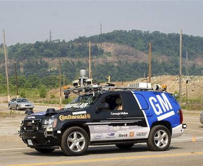 Sout bezpilotních automobil DARPA Grand Challenge 2007 vyhrál tým Carnegie Mellon University a General Motors s vozem Chevrolet Tahoe. Úkolem bylo projet bezpen 96 km dlouhou tra plnou nástrah.