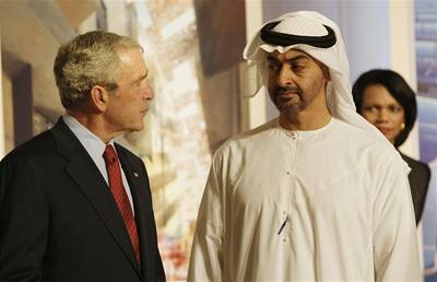 George Bush a korunní princ Spojených arabských emirát Abú Zabí.
