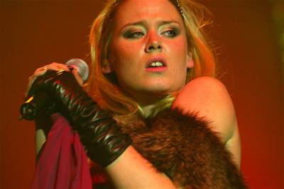 Roisin Murphy na praském vystoupení skupiny Moloko v roce 2003.