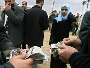 Pekupnci vyuvaj prolomen hranice z Gazy do Egypta.