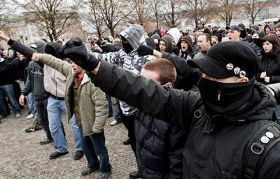 Pochody pravicových extremist probhly v Den boje za svobodu a demokracii v Litvínov a Kopivnici.