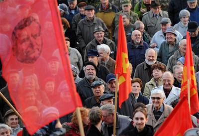 Protivládní demonstrace, za socialismus a k 60. výroí únorových událostí v roce 1948 poádaná KSM a Komunistickým svazem mládee.