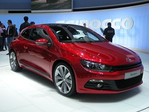 Volkswagen Shirocco je dalm derivtem golfu, je ale ladn sportovnji a vyznauje se poutavm designem.