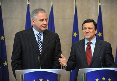 Chorvatský premiér Ivo Sanader (vlevo) a pedseda Evropské komise Jose Manuel Barroso.