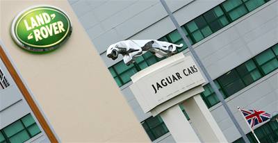Tata Motors získá za 2,3 miliardy USD znaky Jaguar a Land Rover.