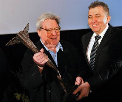 Britský reisér Alan Parker a editel Febiofestu Fero Feni.