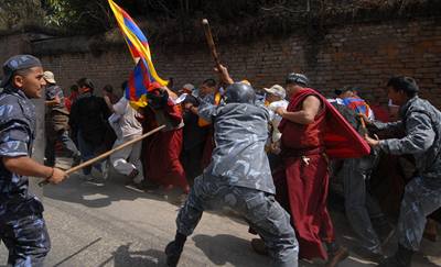 Policie rozehnala v Nepálu demonstraci exilových tibetských mnich.