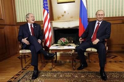 Americký prezident George Bush a jeho ruský protjek Vladimir Putin na dnením jednání v Soi