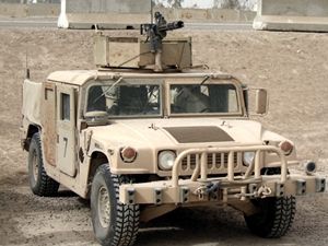 Ternn vz HMMWV, kter se stal v Afghnistnu terem toku.