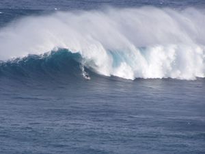 Surfai na ostrov Maui.