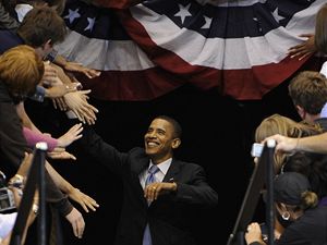 Barack Obama se raduje z vtzstv.