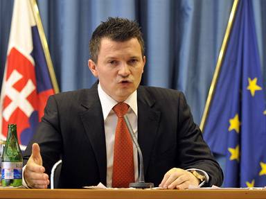 Slovenský ministr financí Ján Poiatek, který nabídnul svou demisi po úniku informací ve prospch finanní skupin J&T