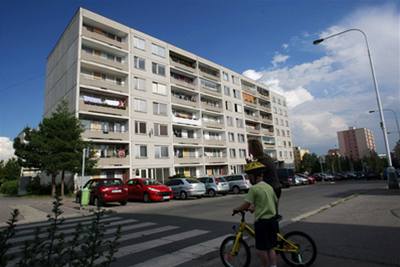 Ceny byt v panelových domech v neatraktivních lokalitách by mohly klesnout a o 35%.