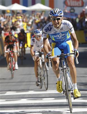 Cyril Dessel vjídí jako první do cíle 16.etapy Tour de France.