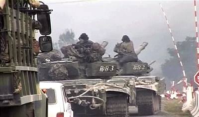 Gruzínské jednotky v tancích bhem konfliktu se separatisty v Jiní Osetii.