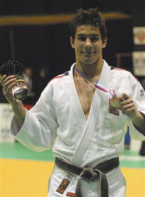 Jaromír Jeek s bronzovou medailí z letoního Svtového poháru v Praze.