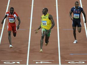 Usain Bolt se raduje jet ped clem sprintu.