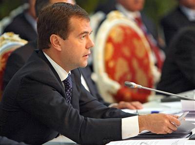 Ruský prezident Dmitrij Medvedv na setkání anghajské organizaci pro spolupráci (SCO).
