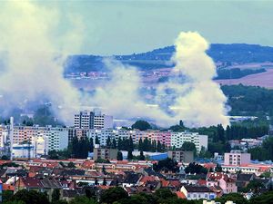 V brnnsk mstsk sti Horn Herpice hoelo 20. srpna autovrakovit. V plamenech se z dosud neznmch pin ocitl bagr a podle dostupnch informac tak nkolik destek vrak.