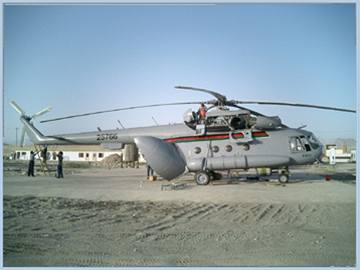 Vrtulník Mi-8 ruské výroby, s jeho opravou a servisem budou eské armád zajiovat USA.