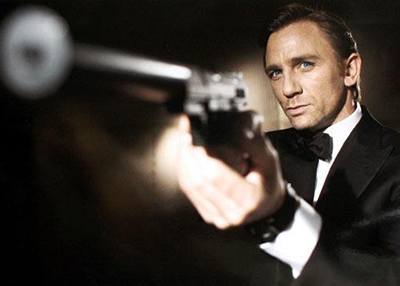 Britská tajná sluba MI6 získala popularitu pedevím díky filmm s Jamesem Bondem. Te hledá agenty na internetu.