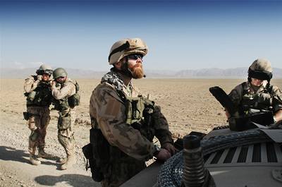 etí vojáci v Afghánistánu.