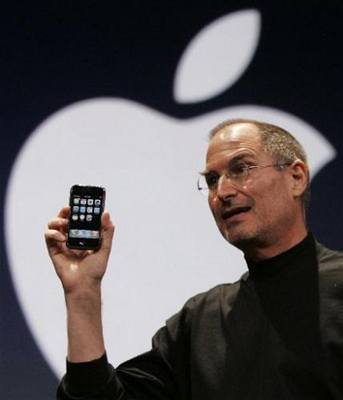 éf Applu Steve Jobs, který ml podle smylené zprávy utrpt srdení infarkt. To zpsobilo oslabení akcií spolenosti.
