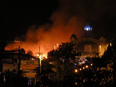 V Prmyslovém paláci na holeovickém výstaviti propukl 16. íjna veer poár.