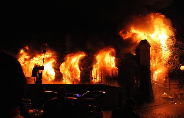 Poár zniil 16. íjna levé kídlo Prmyslového paláce na praském Výstaviti. 