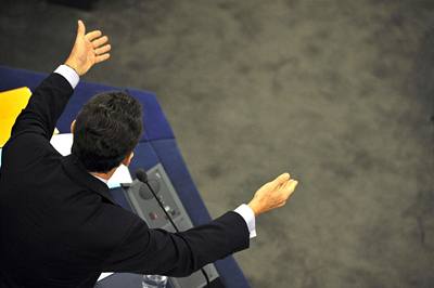Nicolas Sarkozy pi projevu.
