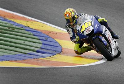 Na stroji Yamaha jezdí i nkolikanásobný mistr svta Moto GP Ital Valentino Rossi.