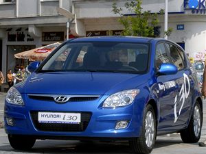 Noovick automobilka Hyundai oficiln zahjila vrobu. Prvnm sriov vyrbnm vozidlem je Hyundai i30.