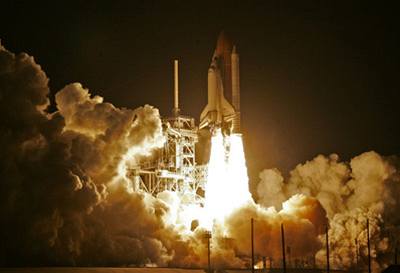Raketoplán Endeavour úspn odstartoval z floridského Mysu Canaveral.